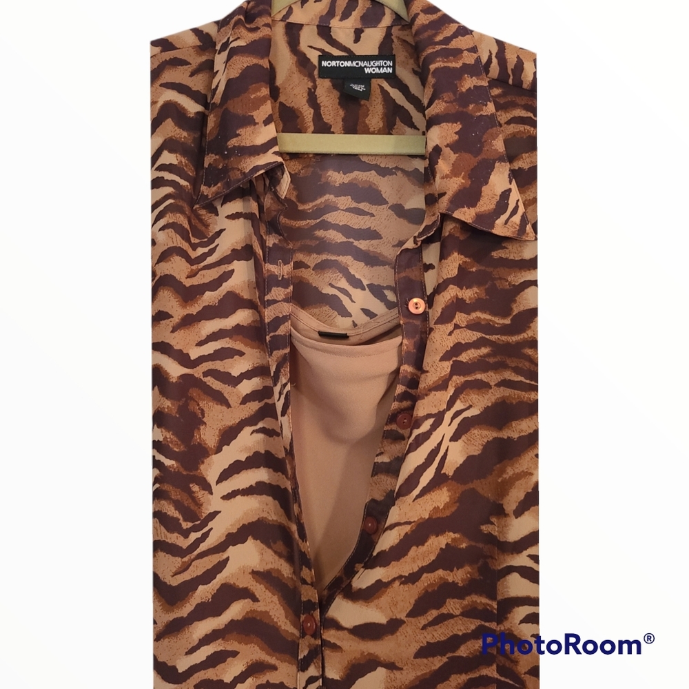 Norton/McNorton Woman's Plus size Animal print  Button down blouse with tank - Picture 2 of 5